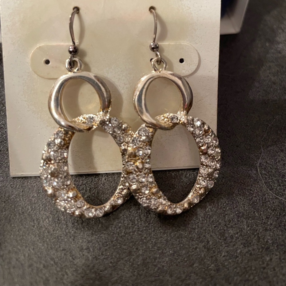 NWOT- Silver & Gold w rhinestones dangle earrings